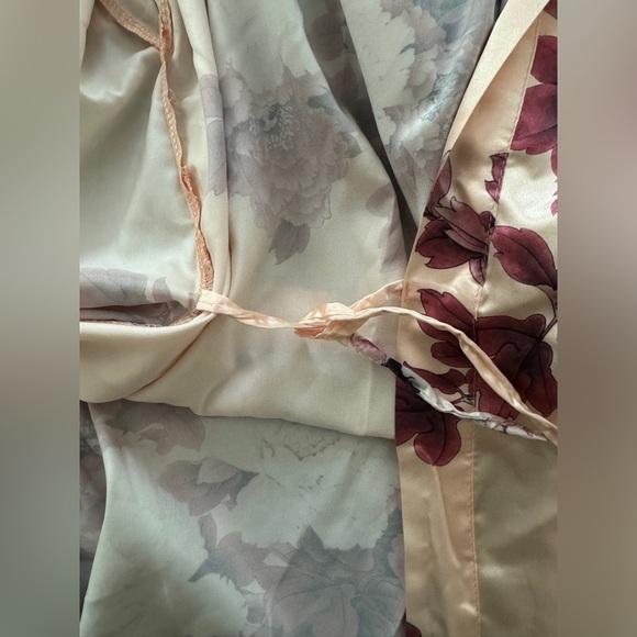 Pink Floral Robe - Silky - Getting Ready - One Size - Wedding - Feminine - Picture 6 of 6